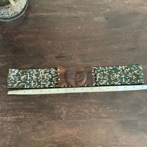 Elastic beaded belt, wood clasp